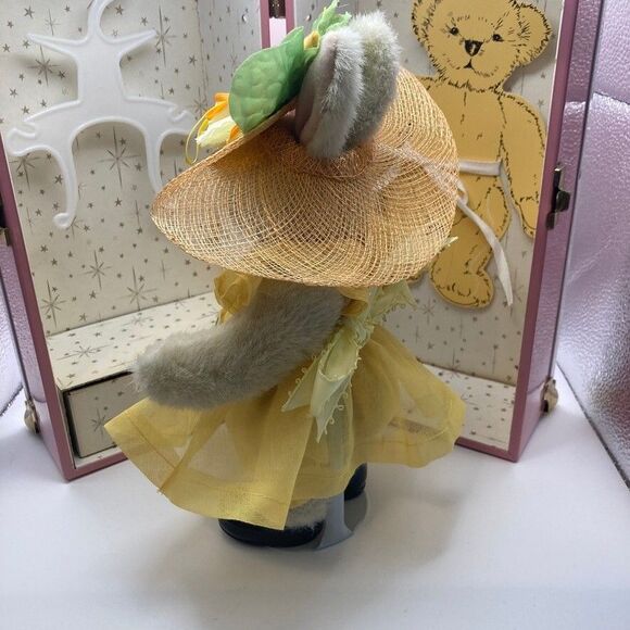 Hoppy VanderHare Vintage 1990 With Easter Fantasy Outfit and Carrying‎ Case - Picture 2 of 7